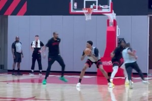 不受流言蜚语影响！火箭今日照常对抗训练~小贾迎着KD打了一铁