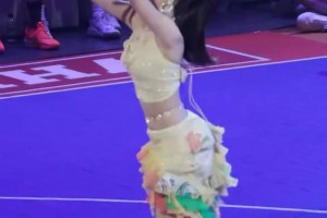 😍不是，美女这一球谁顶得住！